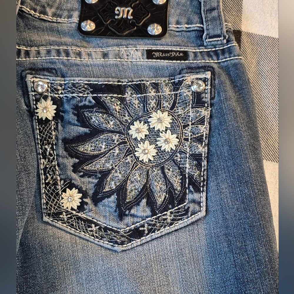 Miss Me Women's Blue Embroidered Jeans size 30 flower and leaves bootcut